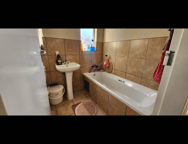 3 BEDROOM HOUSE FOR SALE IN WATERKLOOF HILL ESTATE